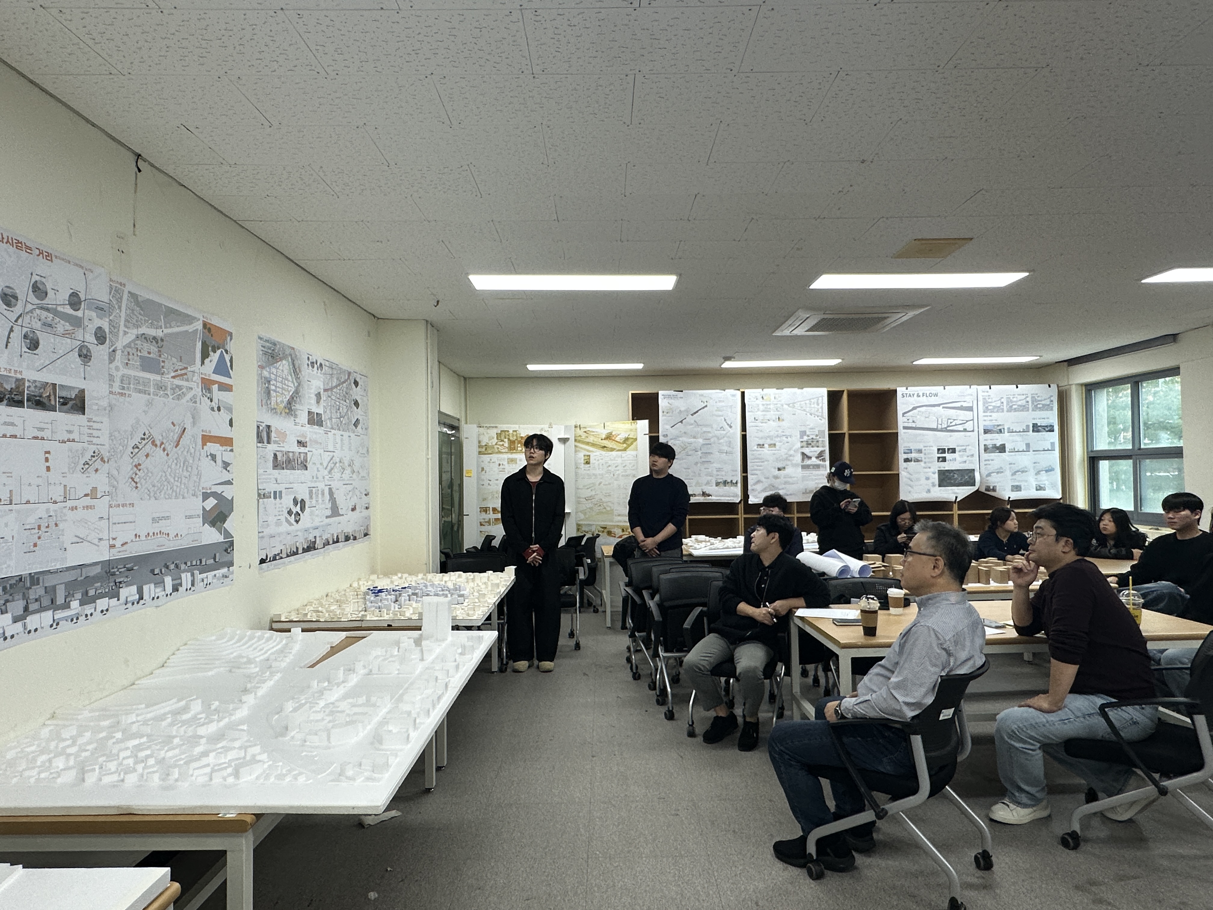 2025-2학기 4학년 중간 품평회 대표이미지